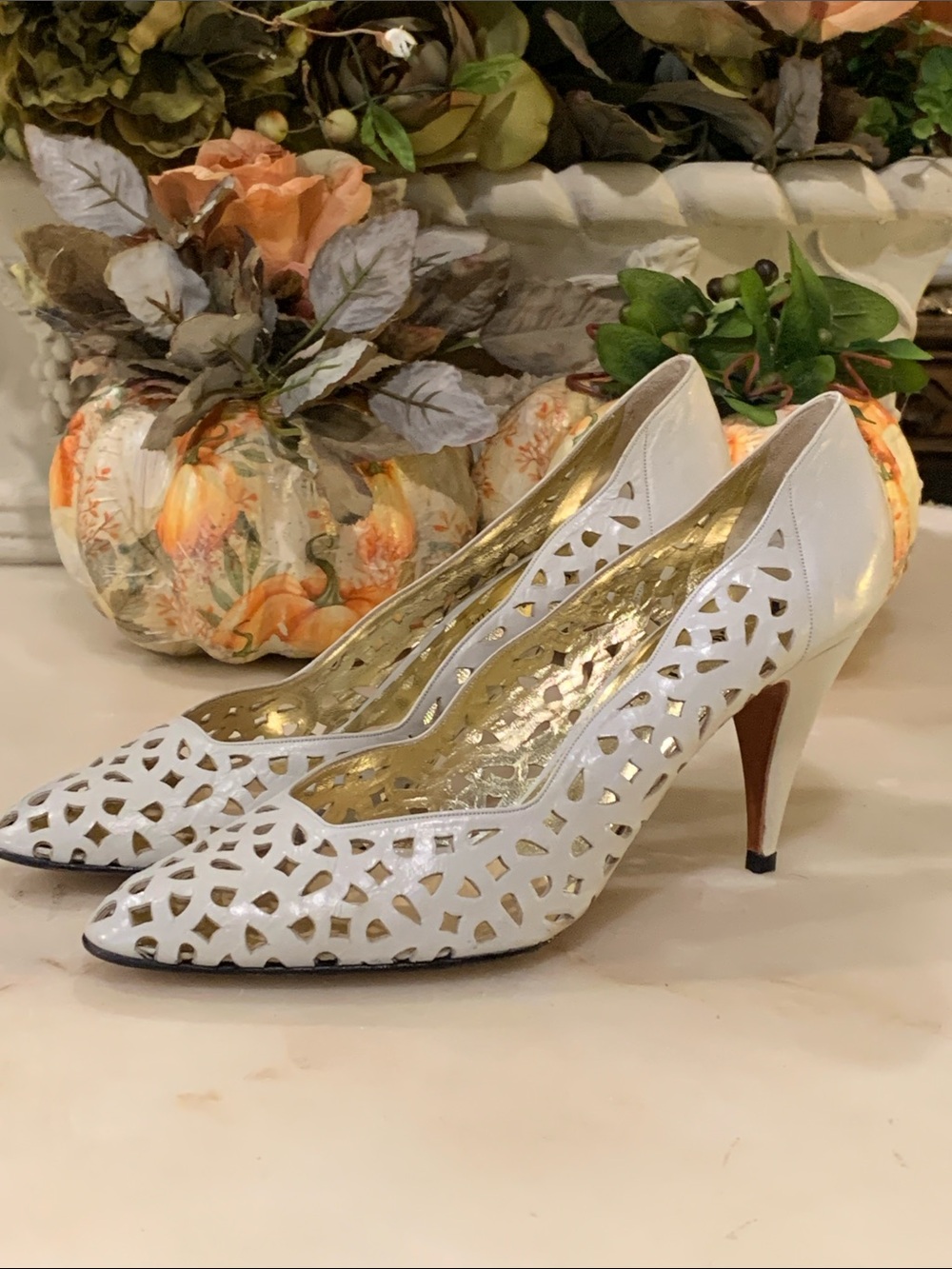 VINTAGE ROBERTO NOGUERON WHITE LEATHER HEELS SIZE 8.5 AAA